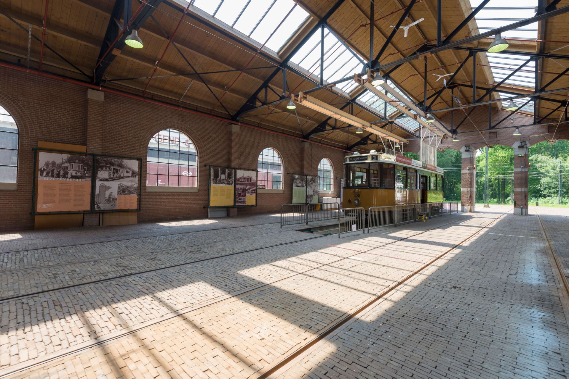 De tekenaars tekenden het hele gebouw na aan de hand van foto’s en beschrijvingen van oud-werknemers.