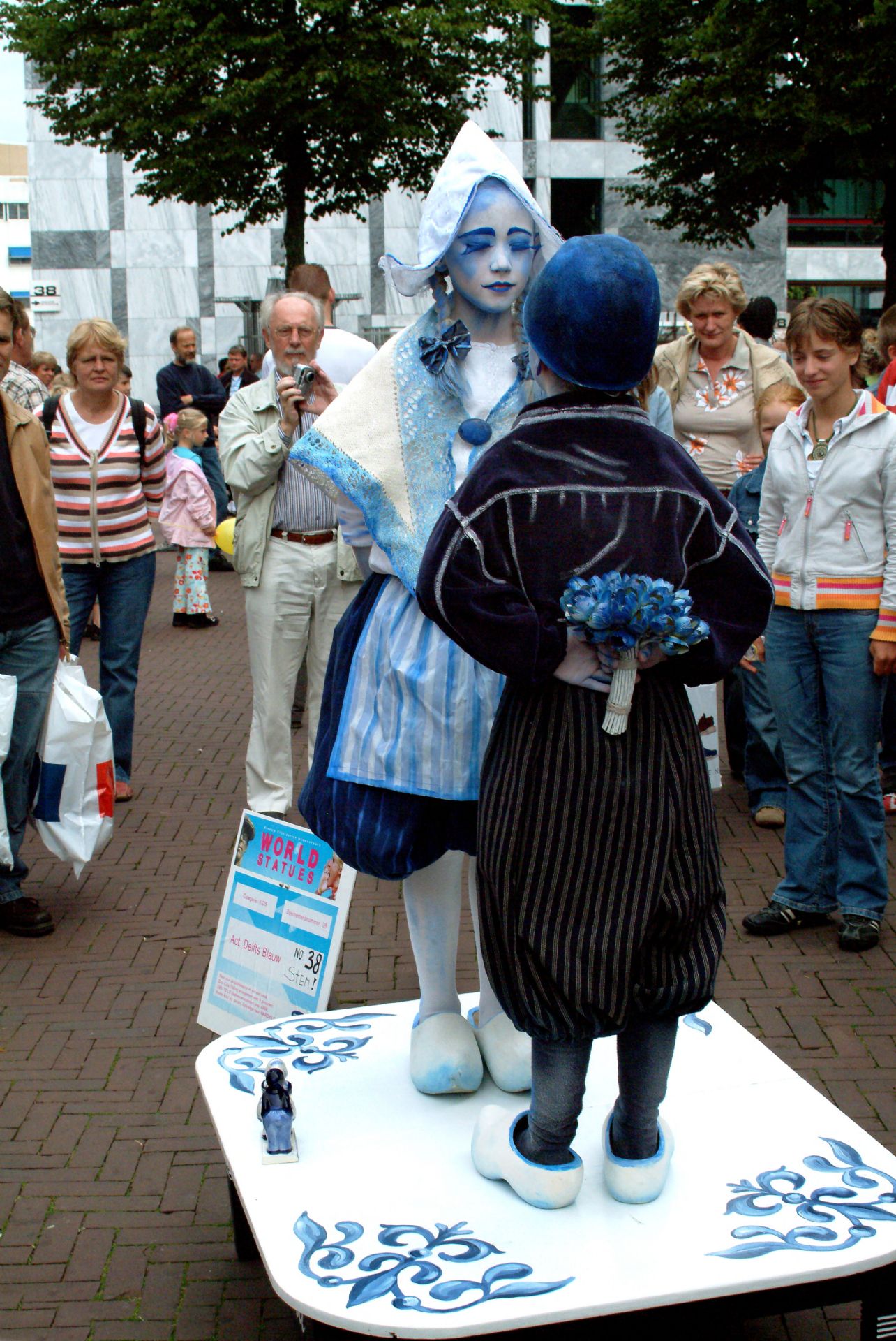 Een boer en boerin in Delfts blauw.